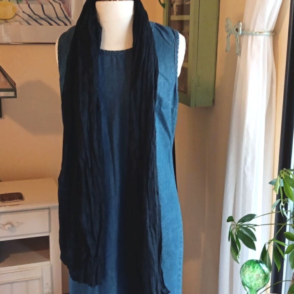 TWO Dark Scarves - Picture 5 of 8